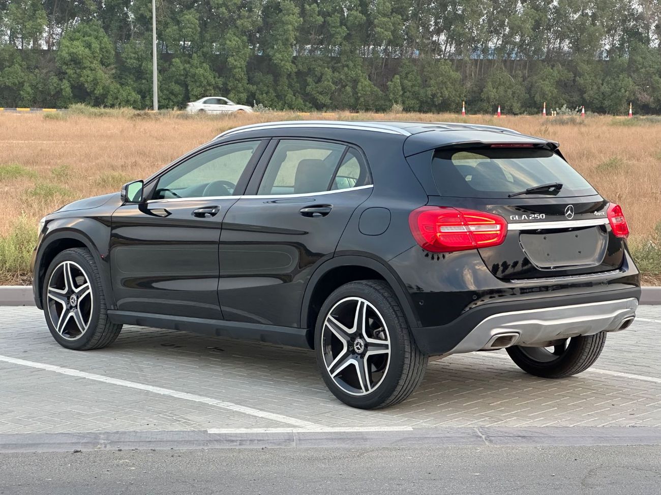 Mercedes Benz GLA250 STANDARD STD