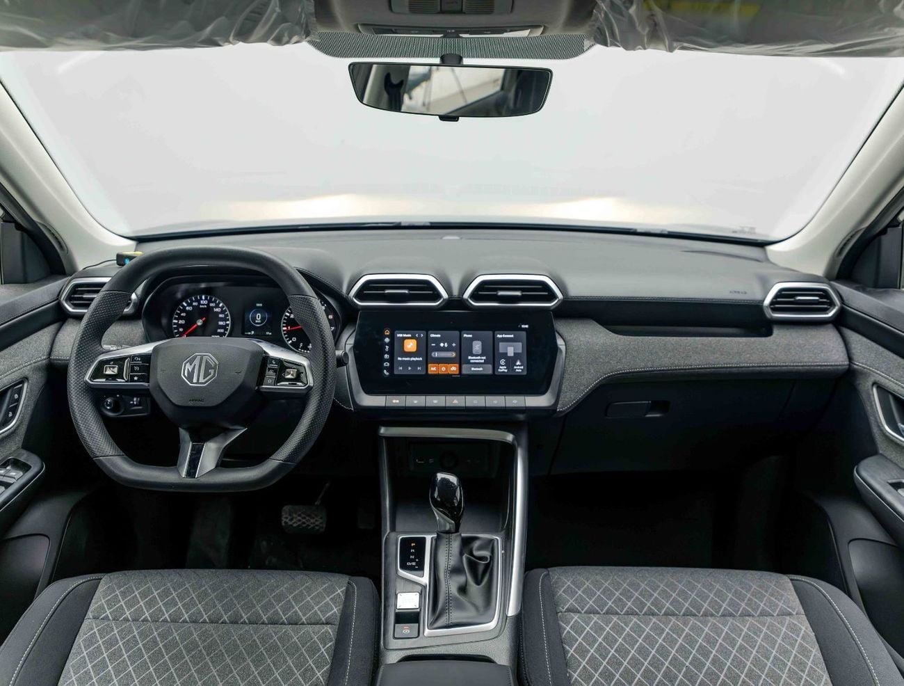 MG ZS STANDARD 1.5L - White Inside Black | Export Only