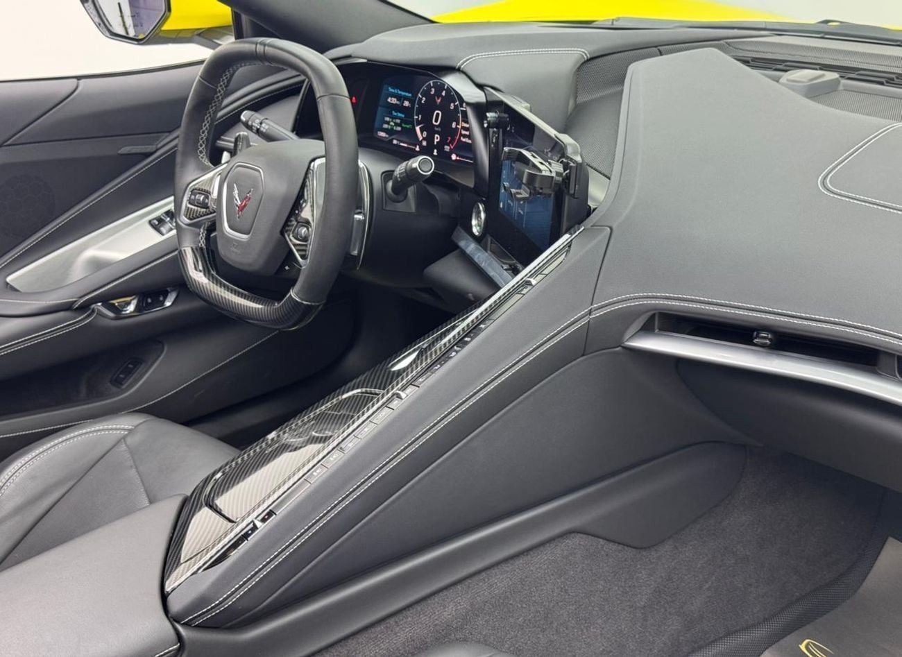 Chevrolet Corvette 2LT 2024 Chevrolet Corvette C8 Stingray 2LT, 2027 Chevrolet Warranty, Carbon Fiber Interior, Low Km,