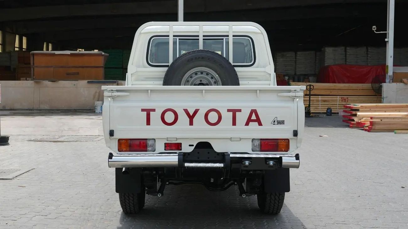 Toyota Land Cruiser Pick Up 2026 Toyota Land Cruiser LC79 Double Cabin Pickup LX-E 2.8L 4-Cyl Diesel A/T 4WD