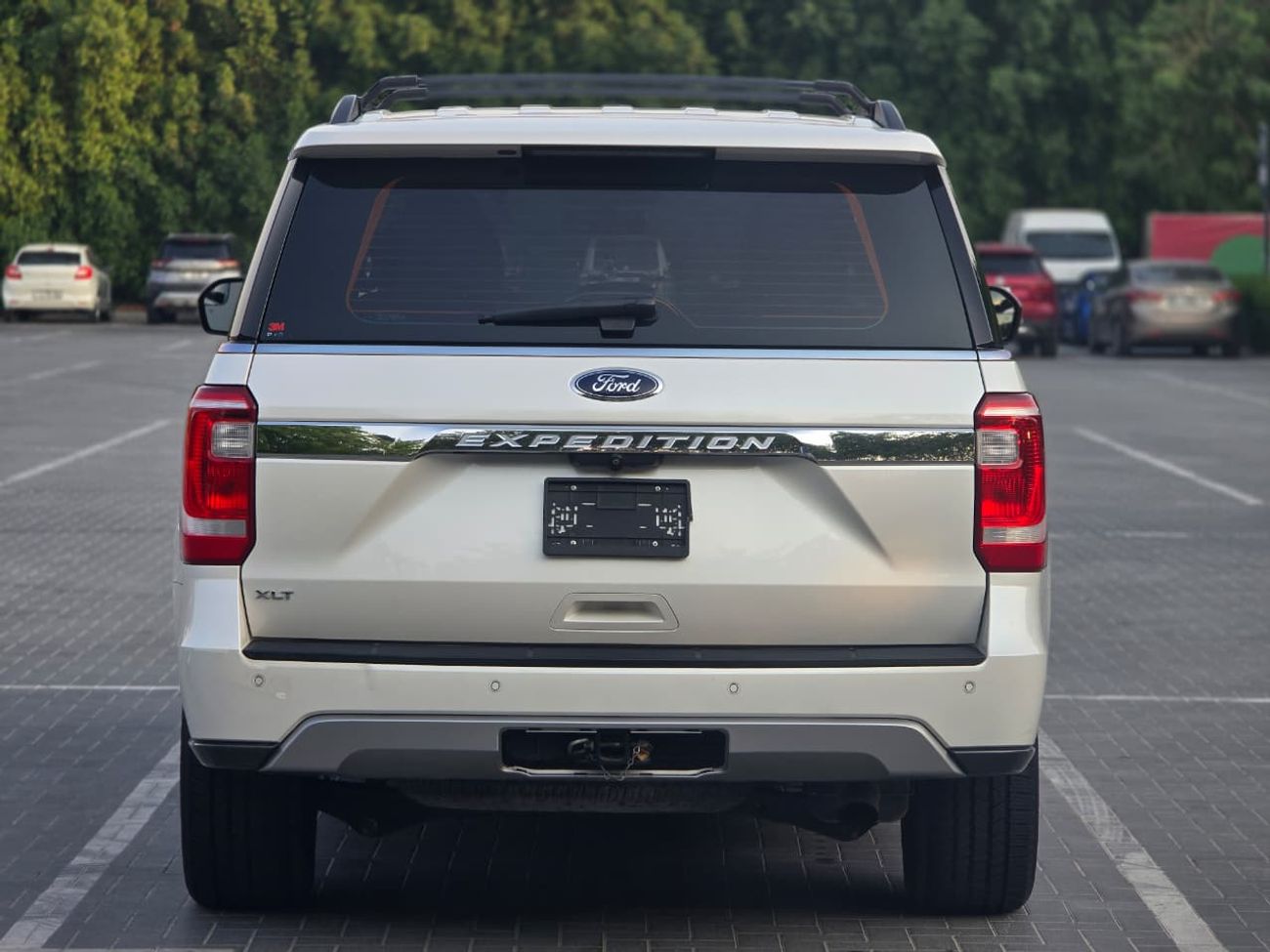 Ford Expedition XLT LTH Ford Expedition XLT 2018 GCC Specs | Full service history available | Orginal paint | Single owner