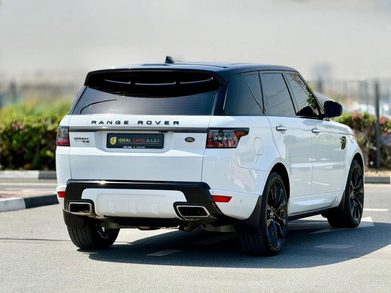 لاند روفر رينج روفر سبورت HST P400 3.0L l RANGE ROVER SPORT l GCC SPECS l FULL-SERVICE HISTORY l UNDER WARRANTY l