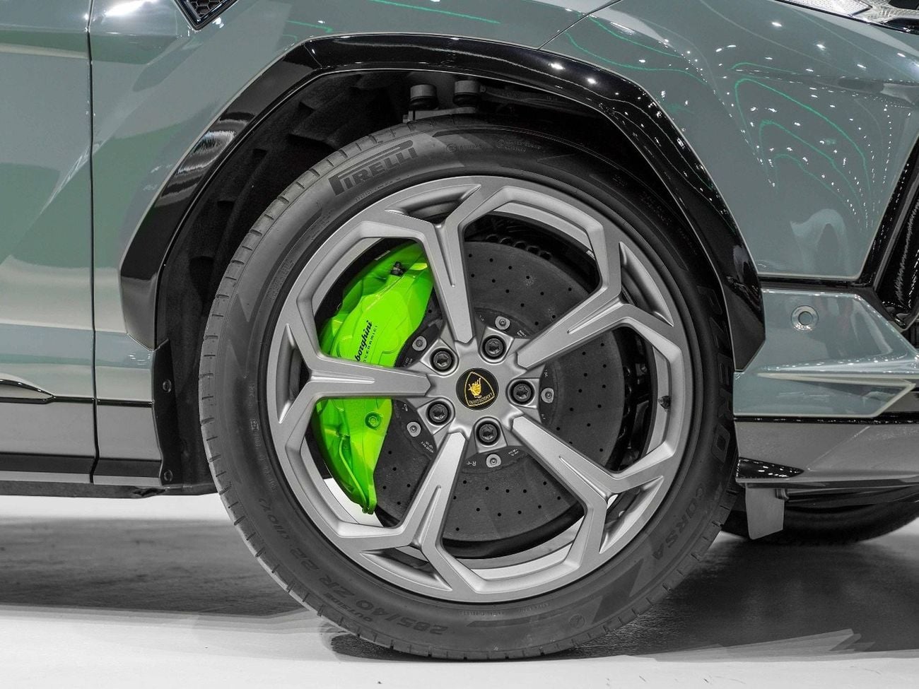 لامبورغيني اوروس UNDER 2 YEARS WARRANTY AND FREE SERVICE - URUS S - 2023 - ONLY 1,400 KM - GRIGIO TELESTO - LIKE NEW