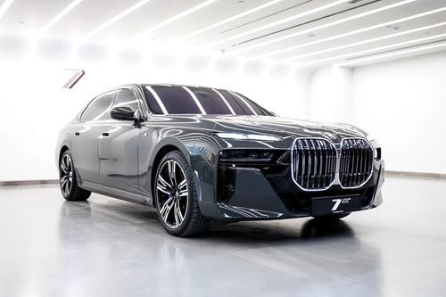 بي أم دبليو 740i M SPORT 740i | SPORT | GCC | WARRANTY AND SERVICE CONTRACT | EXCELENT CONDITION