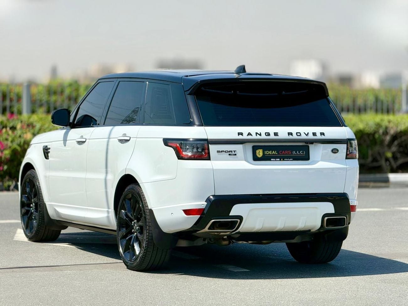 لاند روفر رينج روفر سبورت HST P400 3.0L l RANGE ROVER SPORT l GCC SPECS l FULL-SERVICE HISTORY l UNDER WARRANTY l