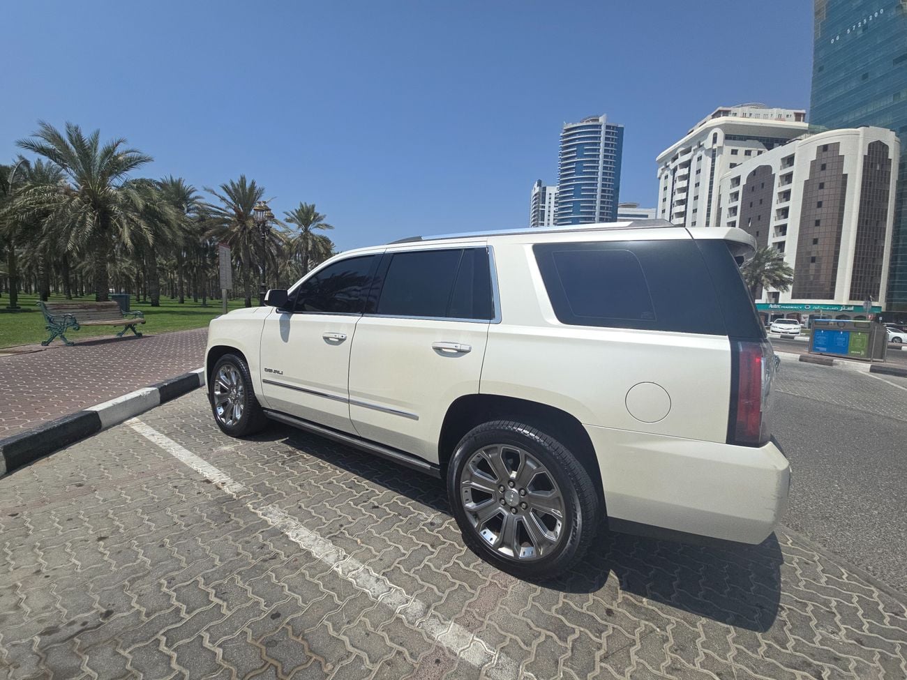 GMC Yukon DENALI PWR STEPS
