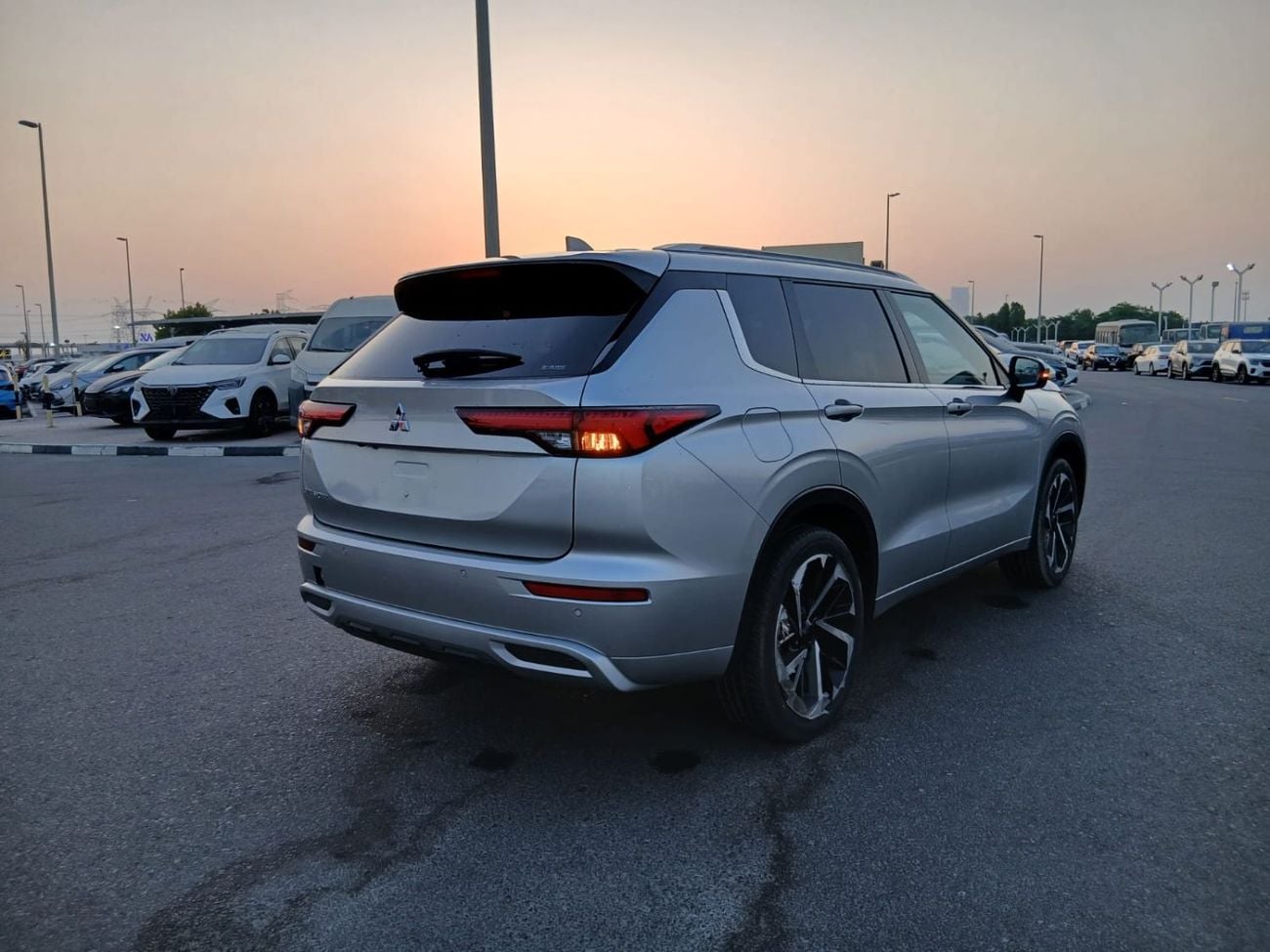 Mitsubishi Outlander PREMIUM