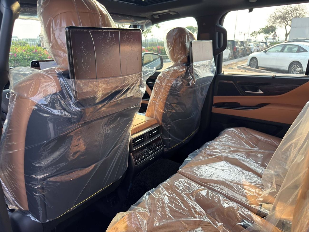 Lexus LX700h SIGNATURE BRAND NEW GCC SPEC UNDER WARRANTY AND SERVICE