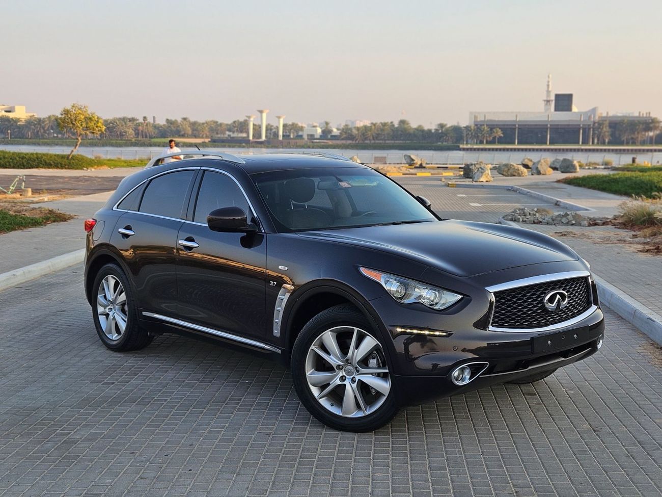 إنفينيتي QX70 إكسيلنس