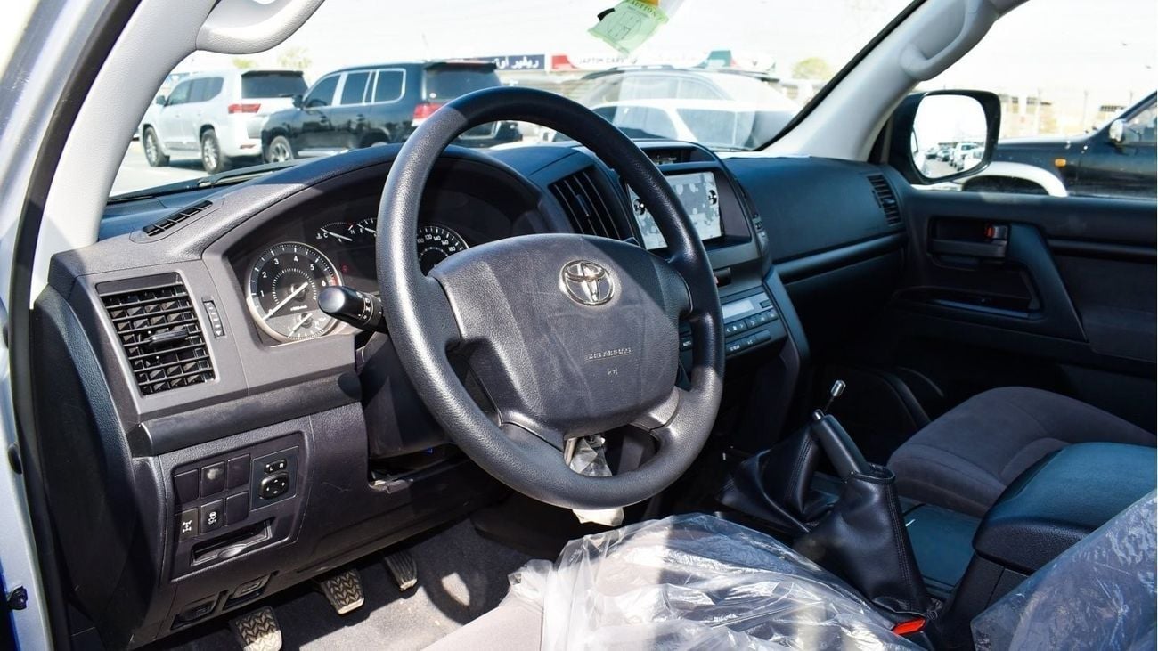 تويوتا لاند كروزر 4.0L V6 Petrol M/T