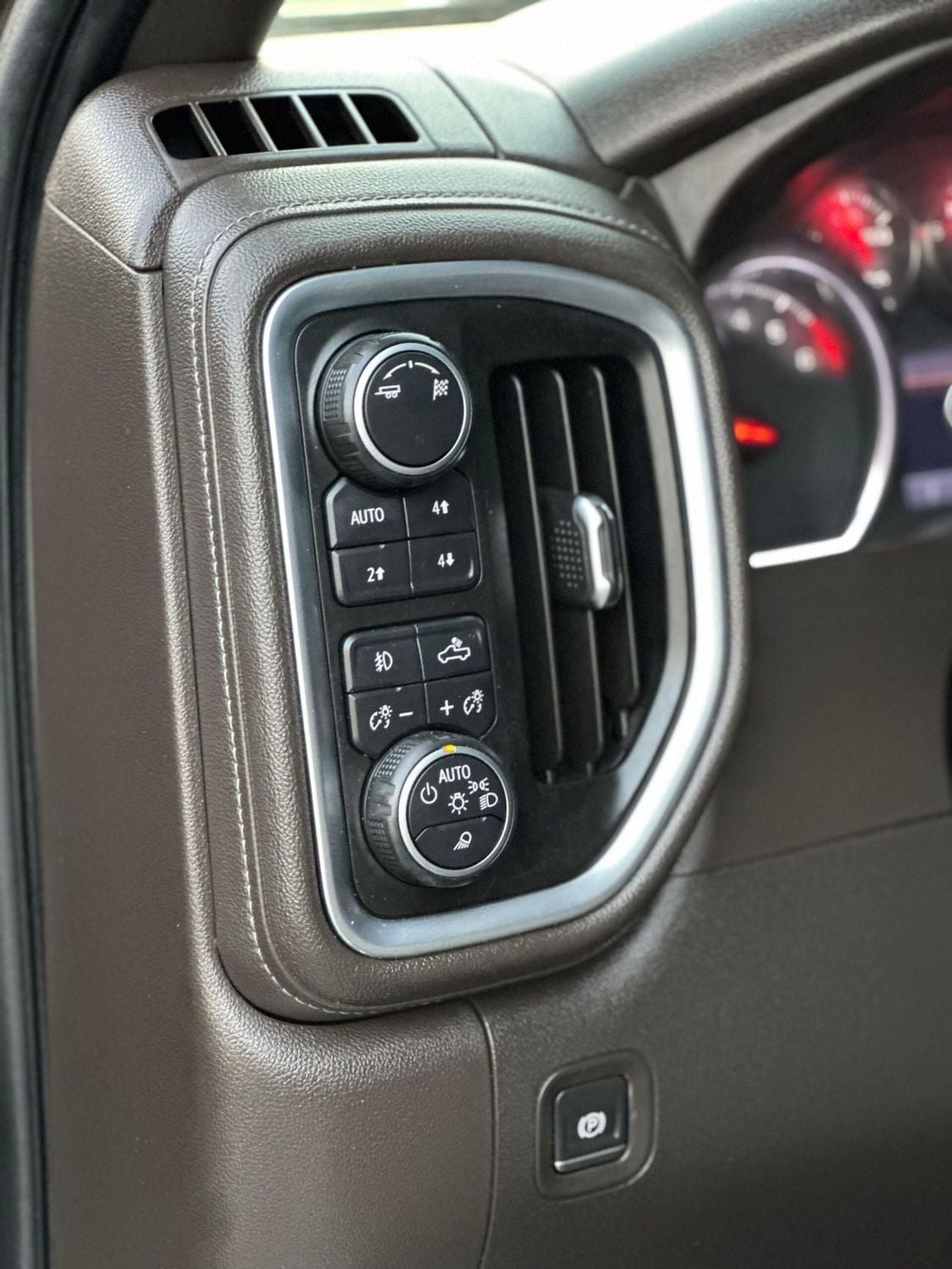 شيفروليه سيلفارادو 1500 CREW/CAB RST