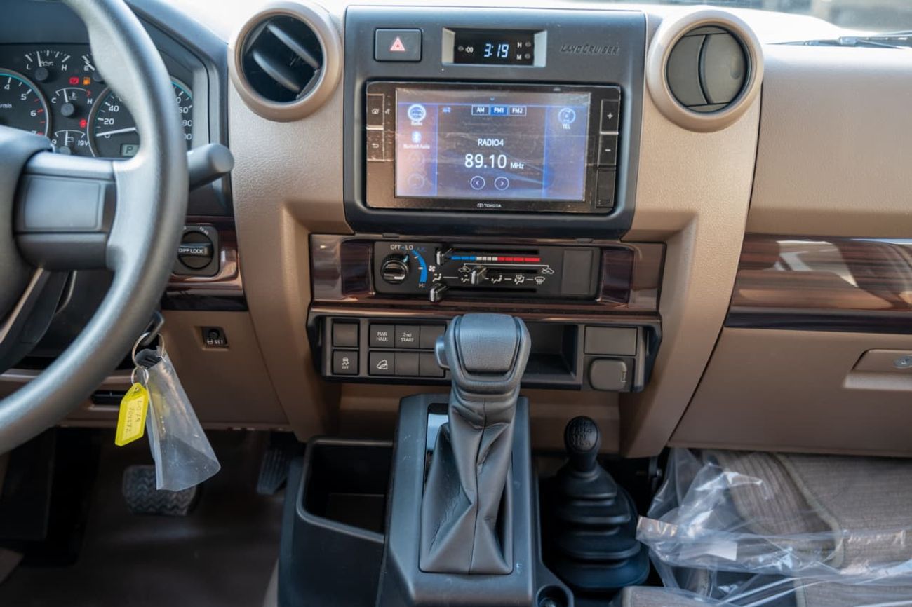 Toyota Land Cruiser Pickup 70 Standard 4.0L V6 ~ Petrol ~ Automatic