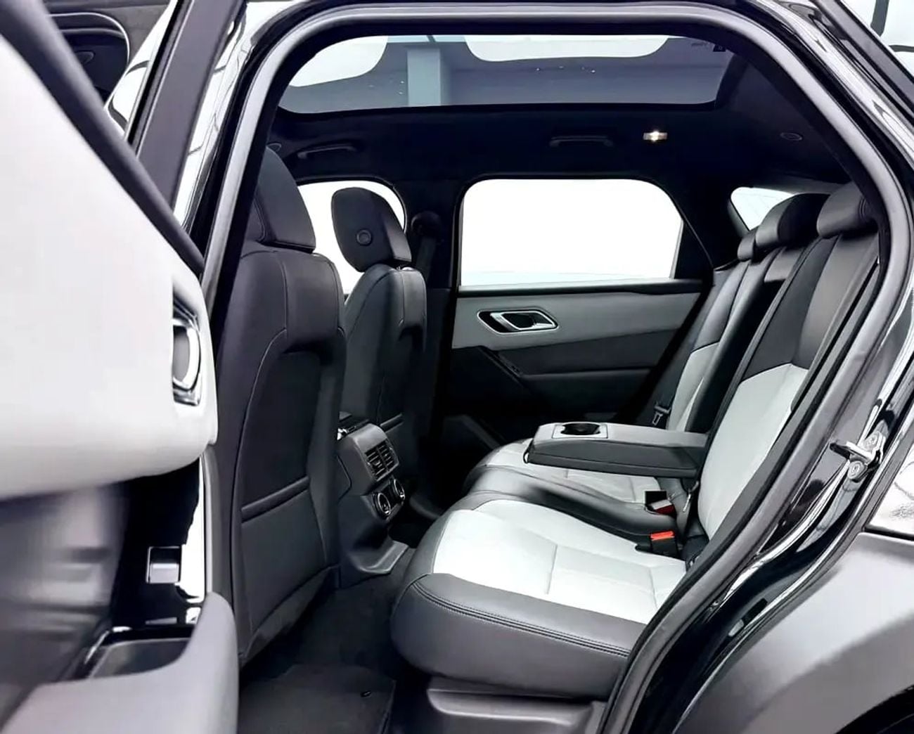 Land Rover Range Rover Velar DYNAMIC SE P250 SE, LR Warranty + Service Pack, Full LR Service History, GCC