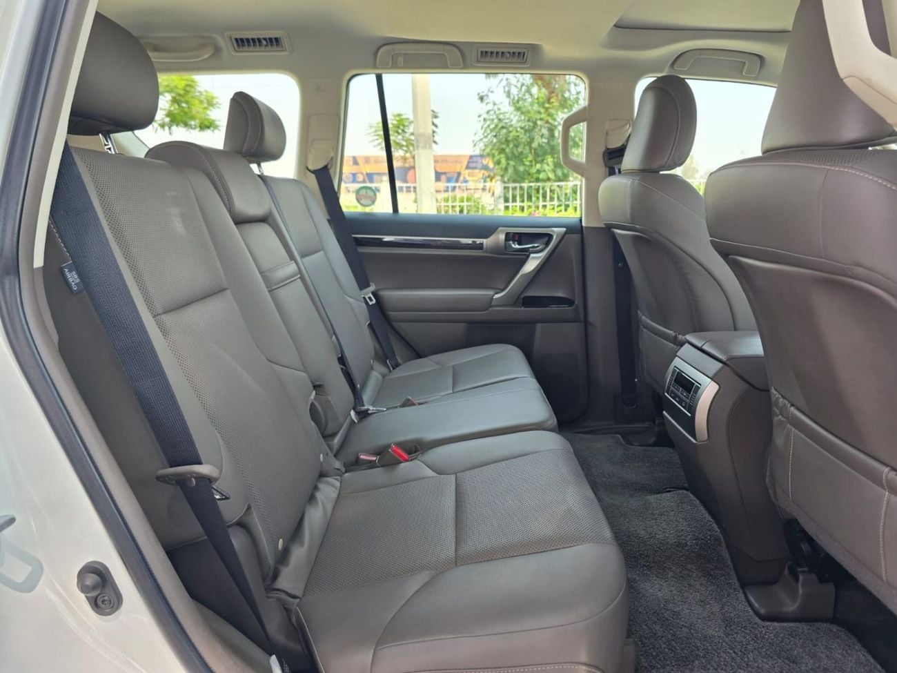 Lexus GX460 PREMIER FULL OPTION 2017 GCC SINGLE OWNER IN MINT CONDITION