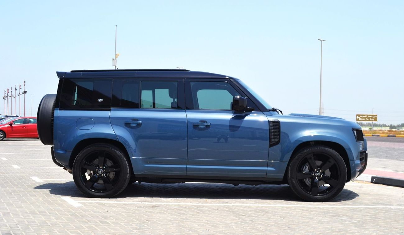 Land Rover Defender Defender 110 HSE P400 V6 2022 BRAND New car Under Warranty full option super clean car SPECS GCC
