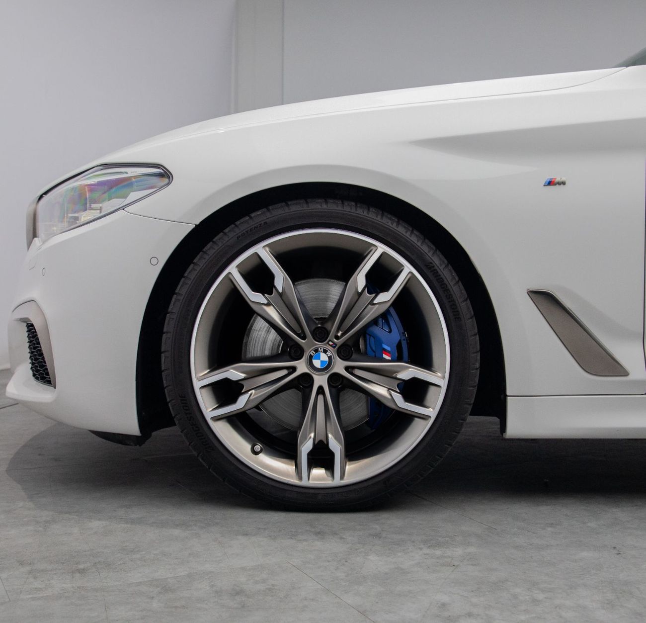BMW M550i STANDARD