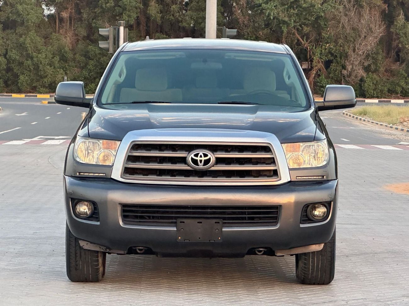 تويوتا سيكويا SR5 4X4