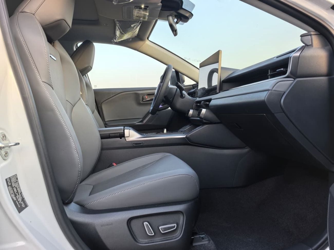 Toyota RAV4 2.5L V4 HYBRID | PWR WITH LEATHER SEATS | PANORAMIC ROOF | LUXURY EDITION | MY2026