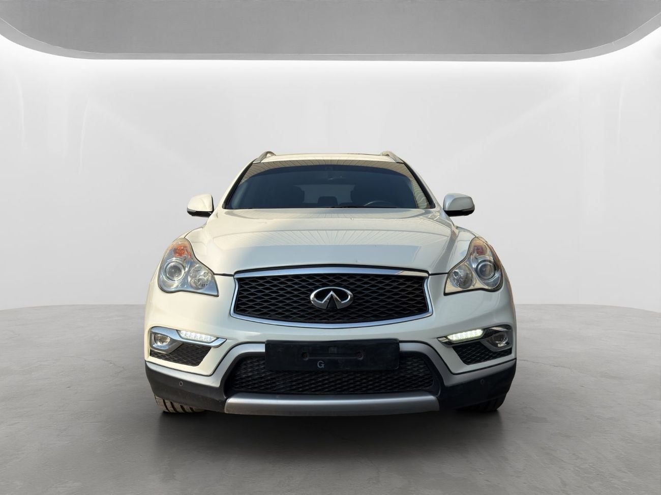 Infiniti QX50 PREMIUM 2018 Infiniti QX50 Premium | 3.7L V6 | GCC Specs | White / Brown