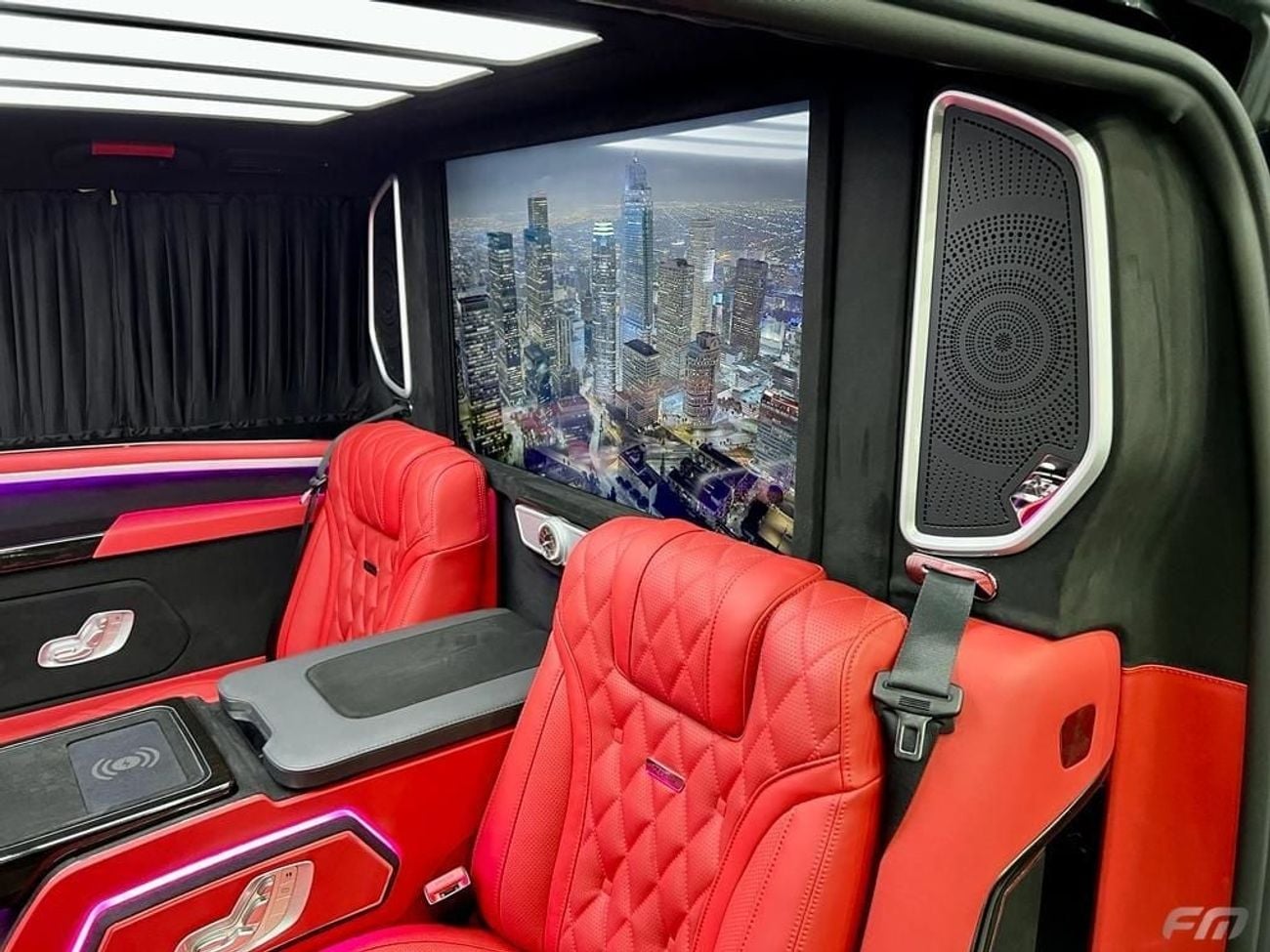 Mercedes Benz V 250 AVANTGARDE/E VIP BUSINESS VAN – FULL LUXURY OPTION | BRAND NEW | GCC | 2023 ORIGINAL BRABUS BODY KIT WITH CERTIF