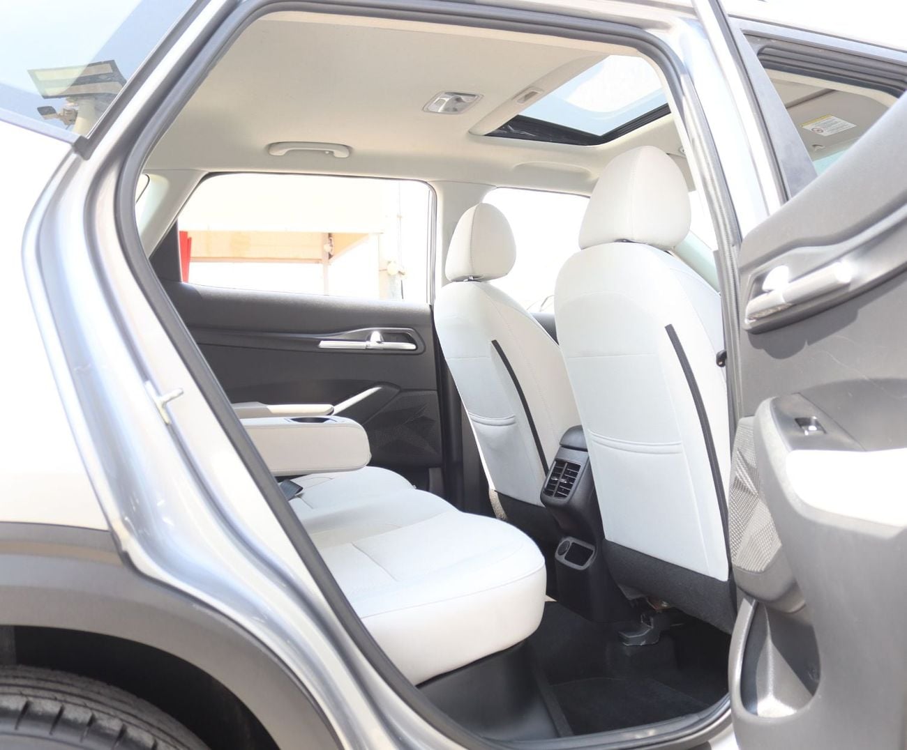 Kia Seltos EX ACCIDENTS FREE - GCC - ORIGINAL PAINT - SUNROOF - ENGINE 1600 CC - PERFECT CONDITION INSIDE OUT