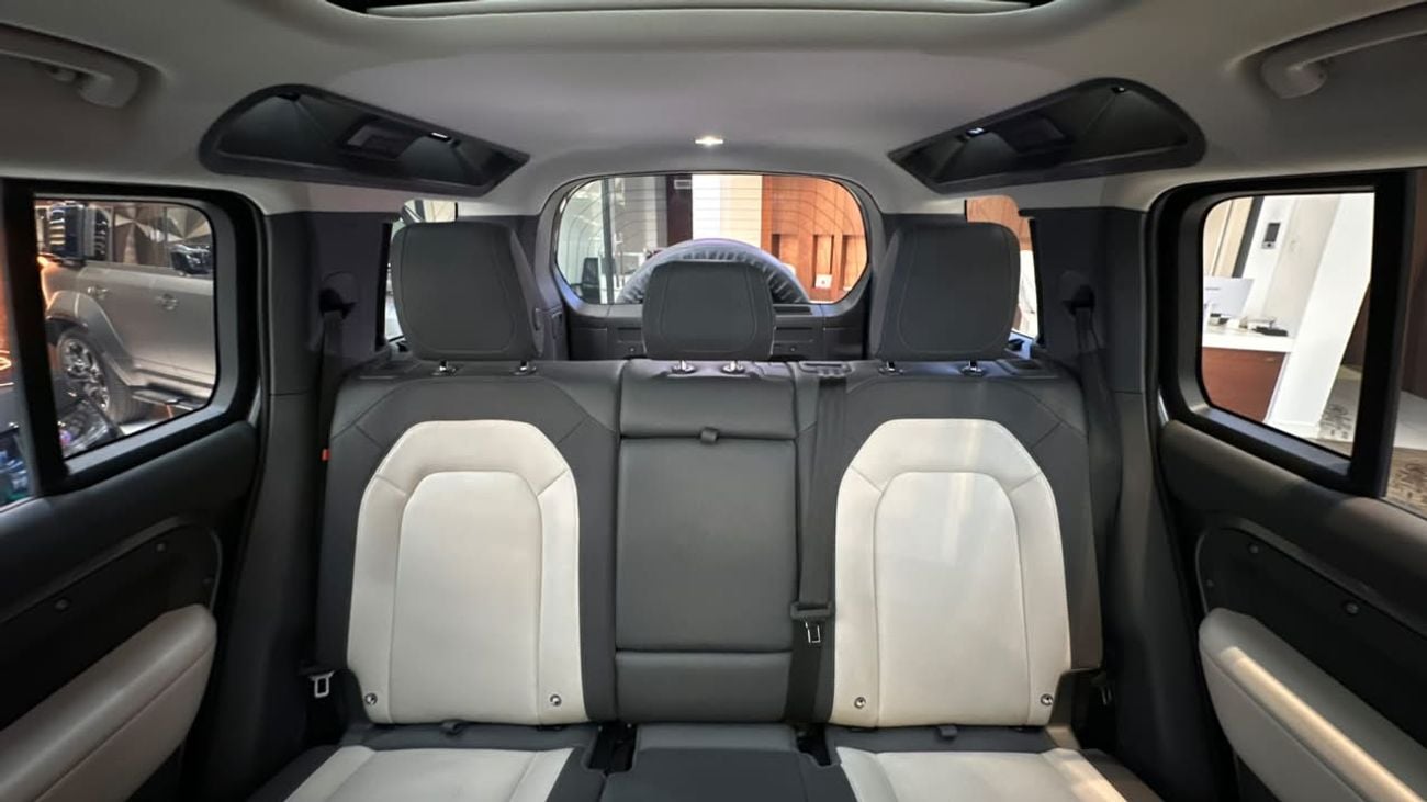 لاند روفر ديفندر P400 SE X Dynamics