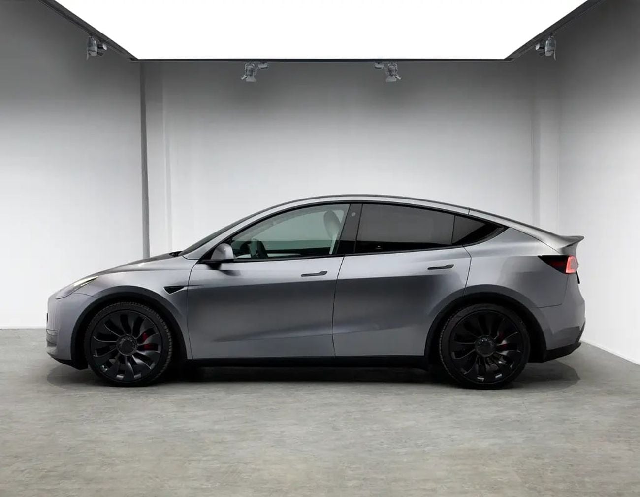 Tesla Model Y PERFORMANCE Dual Motor AWD • Warranty • GCC Spec