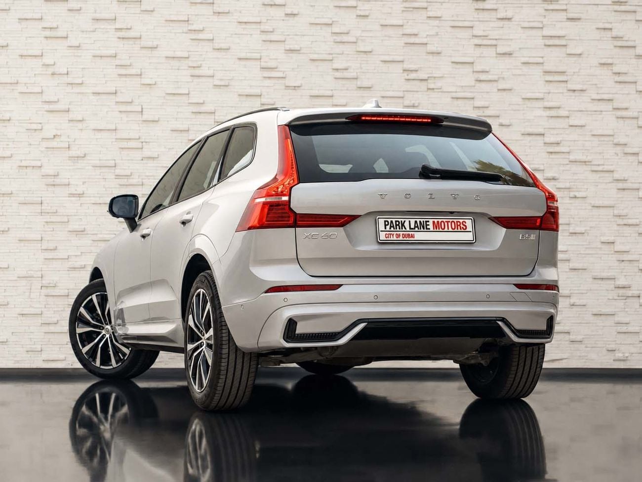 فولفو XC 60 ULTIMATE DARK LE Volvo XC60 B5 2024 مواصفات خليجية