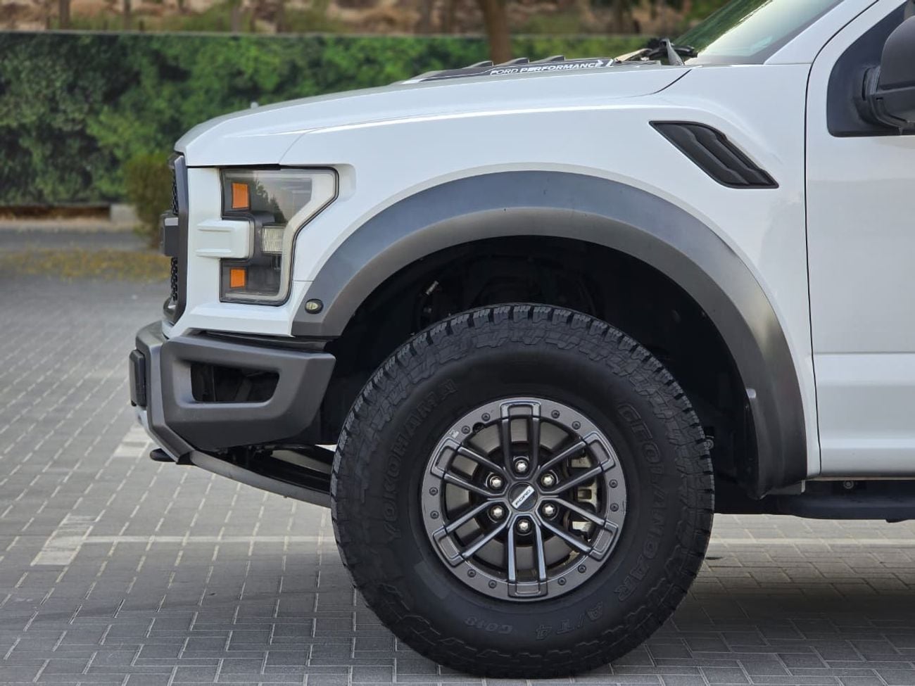Ford F-150 RAPTOR CREW CAB MID Ford F-150 Raptor 2019 | GCC Specs | Orginal paint | Pristine Condition | 2Keys | Single owner |