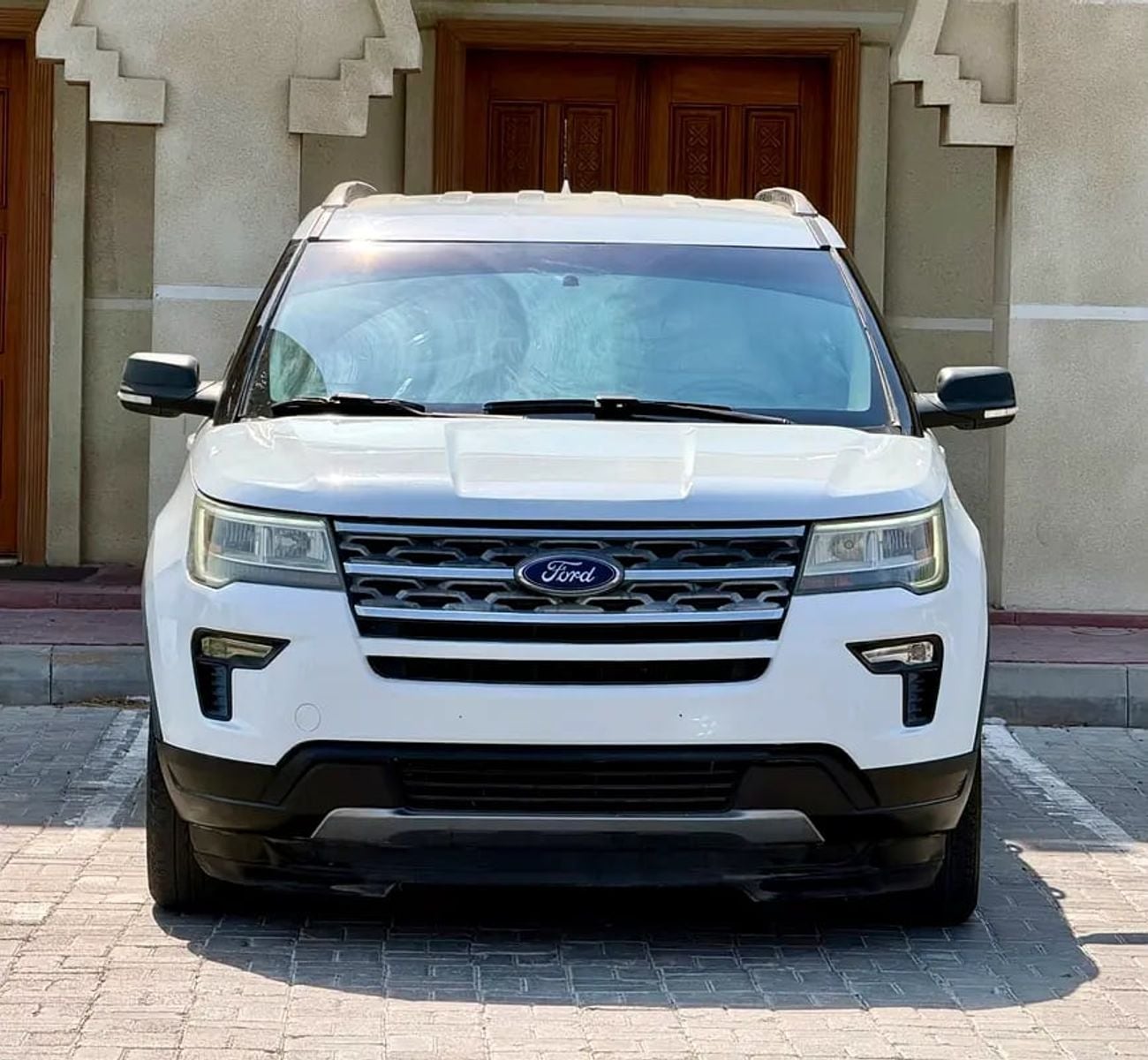 Ford Explorer XLT (American Specs)
