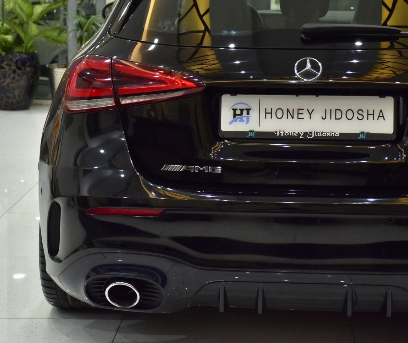 Mercedes Benz A35 AMG 4MATIC EXCELLENT DEAL for our Mercedes Benz A35 AMG ( 2020 Model ) in Black Color Chinese Specs