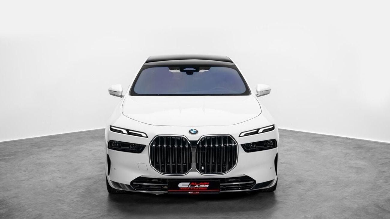 BMW 735i STANDARD - 2023 - GCC Specs - Under Service Contract