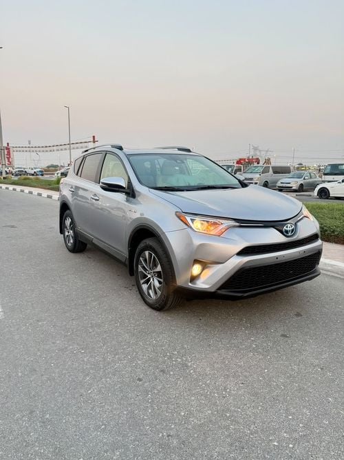 Toyota RAV4 XLE RAV4 XLE HV 4X4