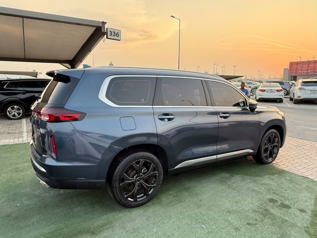 إكسيد VX FLAGSHIP 7 Seats / 7-Seater (7 مقاعد) Panoramic Sunroof (فتحة سقف بانوراما) Leather Seats (مقاعد جلد) 360-