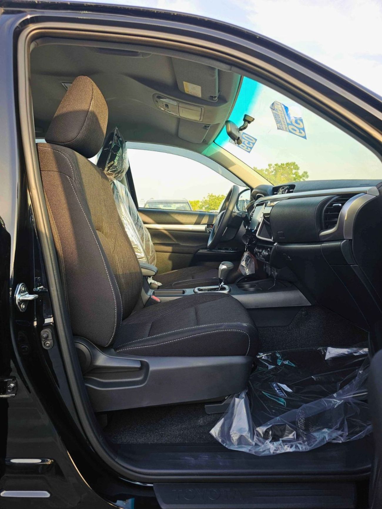 Toyota Hilux SR5 NARROW BODY / 2.7L PETROL V4 A/T / REAL CAMERA WITH CHROME BUMPERS / (CODE # HP2F2)