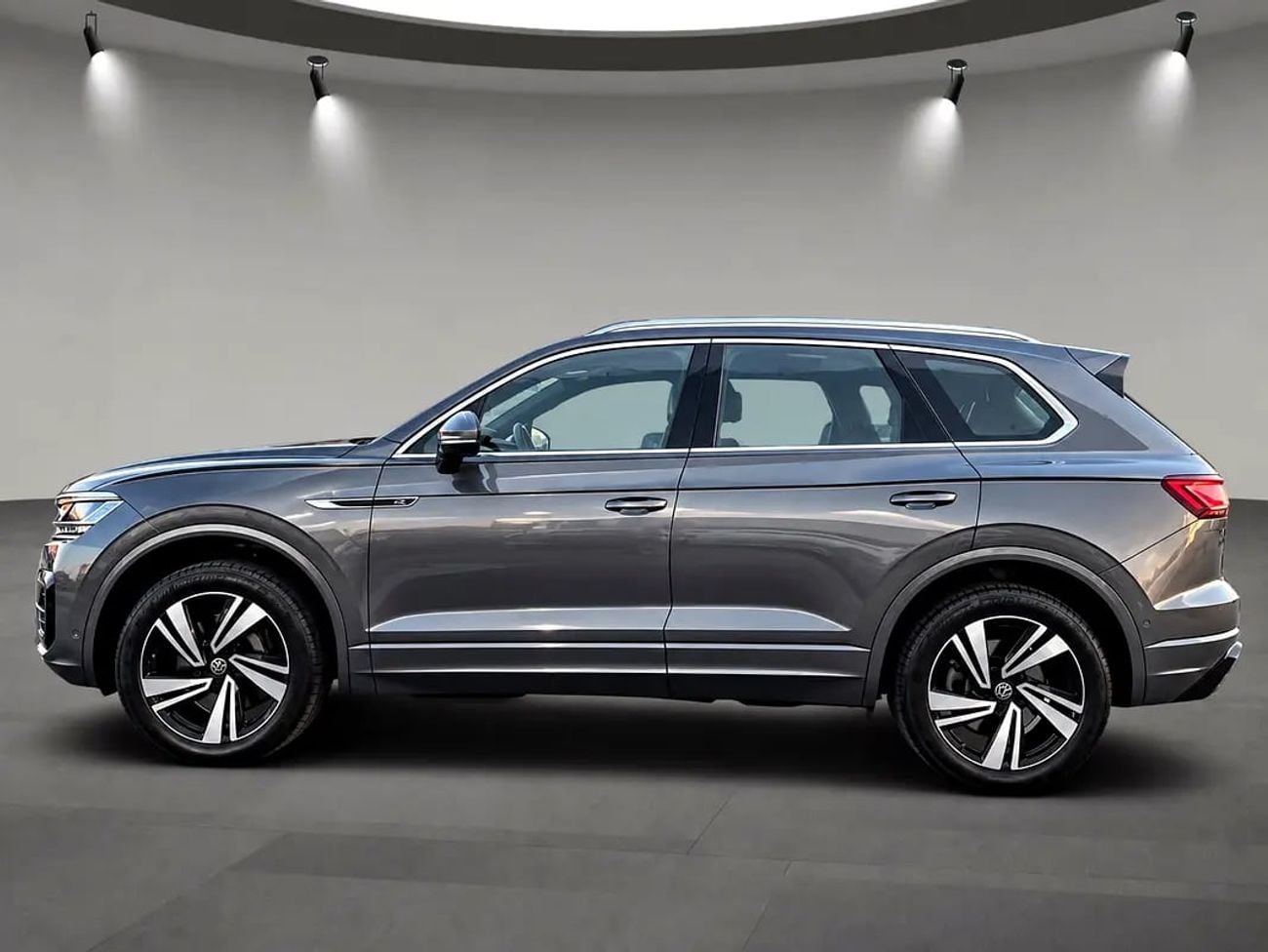 Volkswagen Touareg R-LINE | Full Option | Agency Waranty