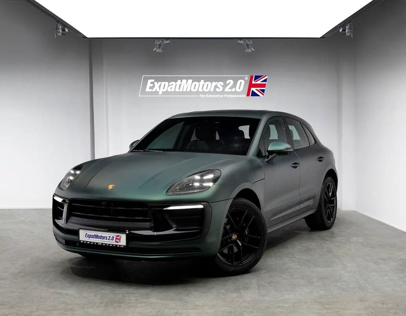 Porsche Macan STANDARD AWD 2.0L • Full Service History • GCC Spec
