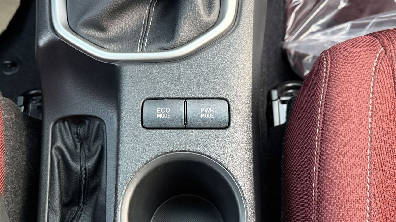 Toyota Hilux DLX 2.4L Diesel MT 2026YM