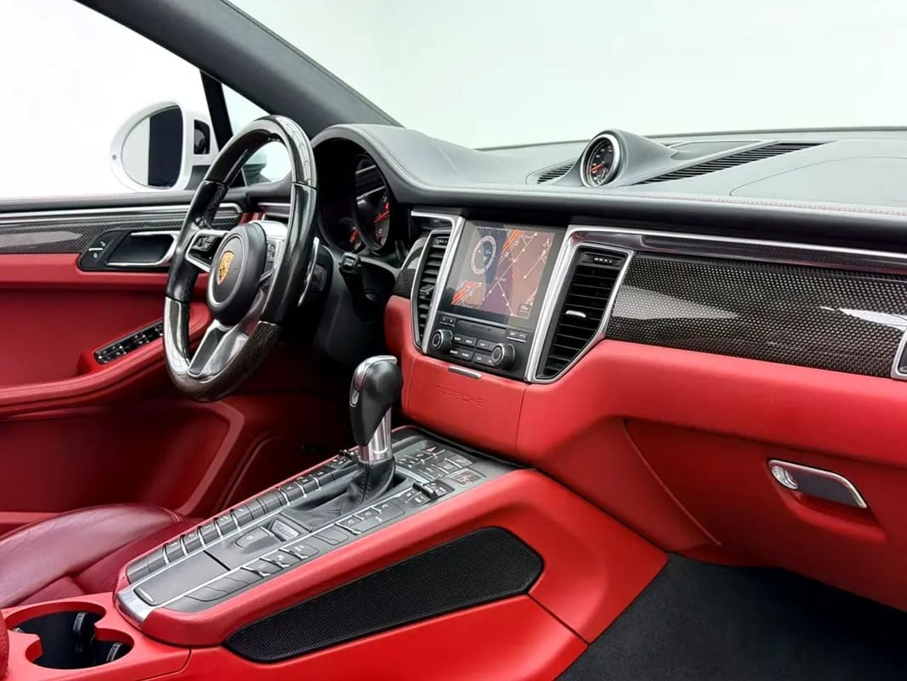 Porsche Macan S, Service History, Carbon Fiber Interior, Fully Loaded, Excellent Condition, GCC