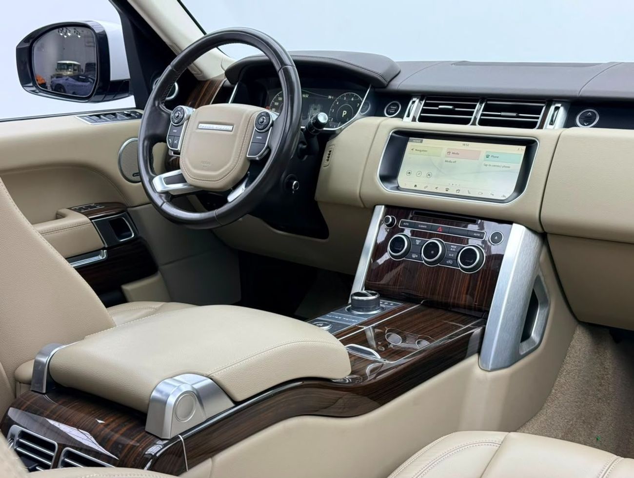Land Rover Range Rover 2017 Range Rover HSE Supercharged, Warranty, Full RR Service History, Fully Loaded, GCC
