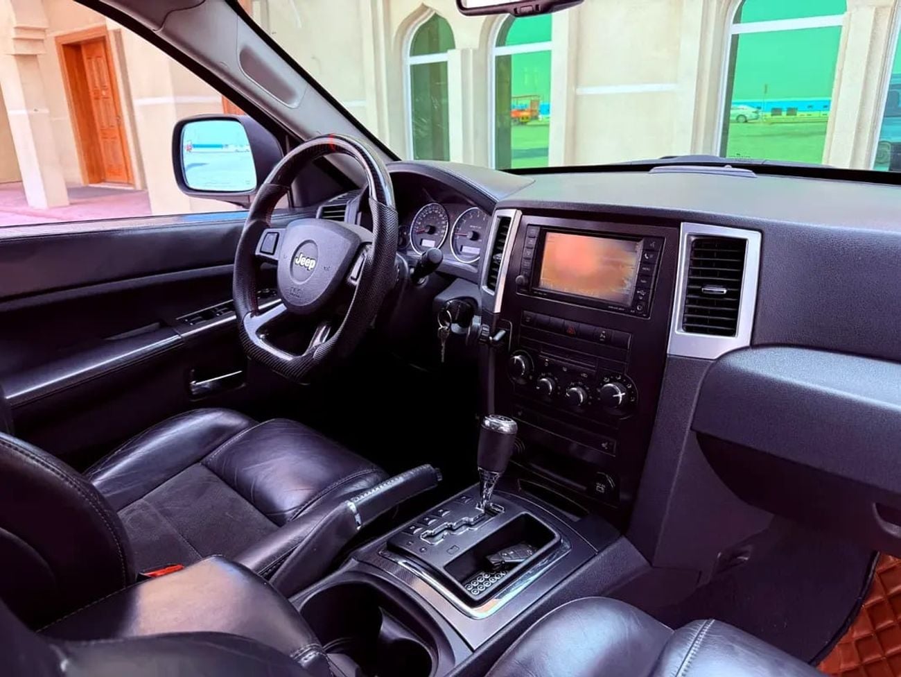جيب جراند شيروكي SRT8 جيب جراند شيروكي SRT خليجي فل اوبشن SRT8 GCC Specs