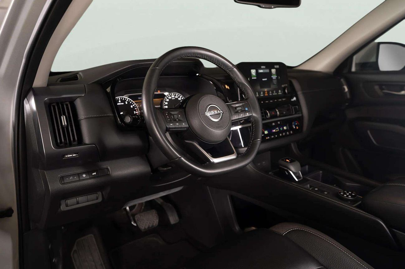 Nissan Pathfinder SV 3.5