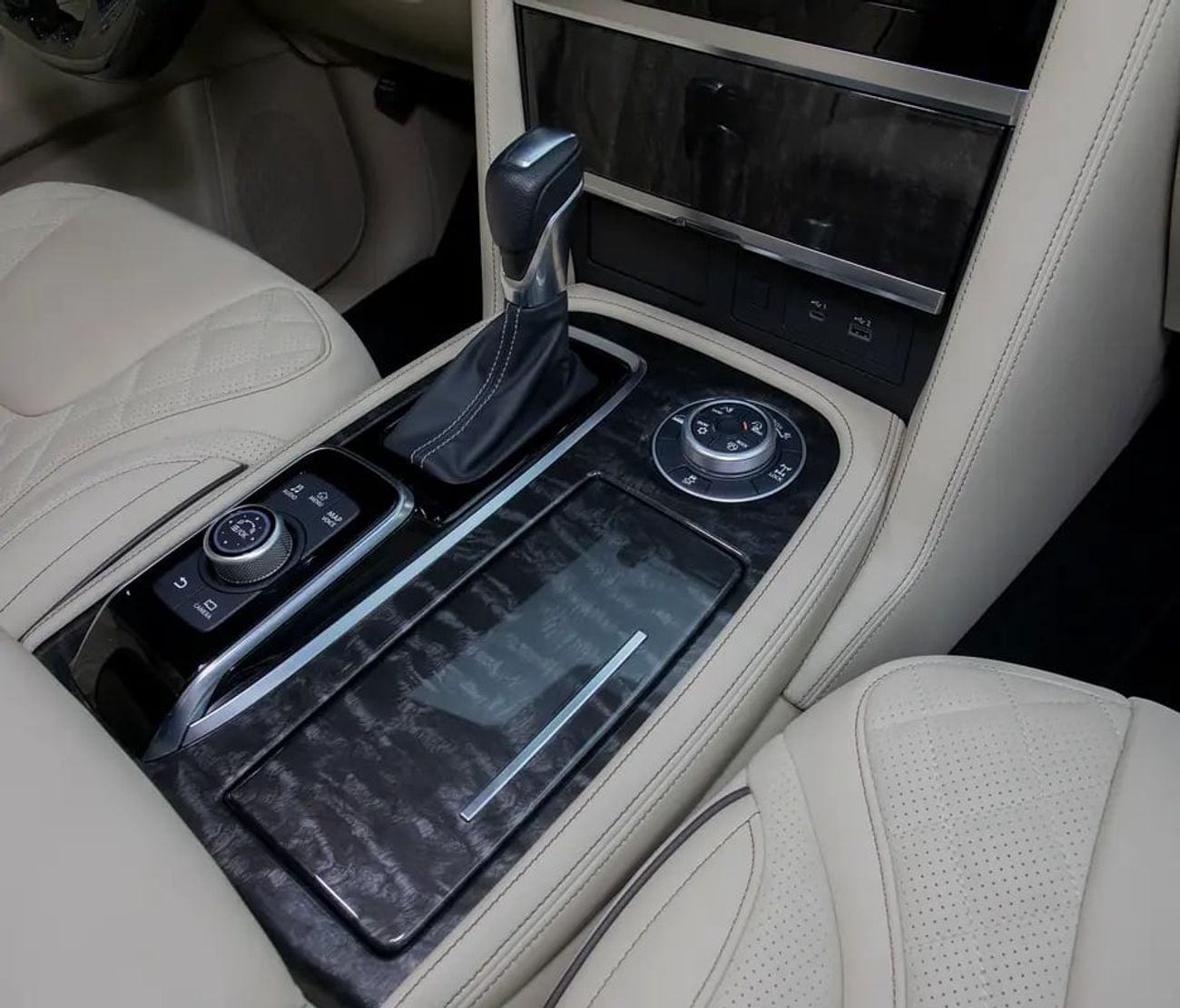 نيسان باترول LE T2 0% DP Available • 14k Mileage Nismo KIT • GCC