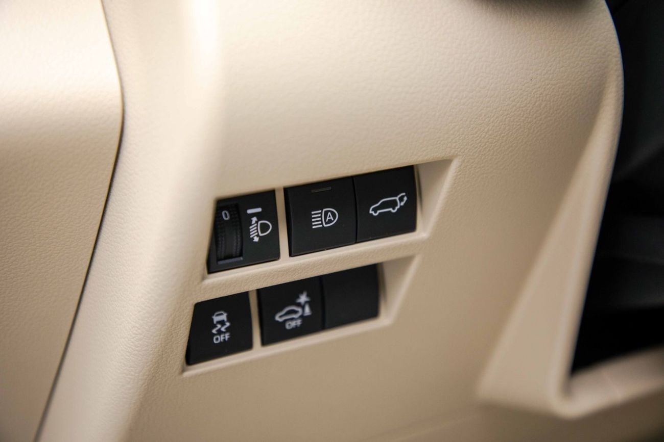 تويوتا لاند كروزر GXR LC300 3.5L - White Pearl Inside Beige | Export Only