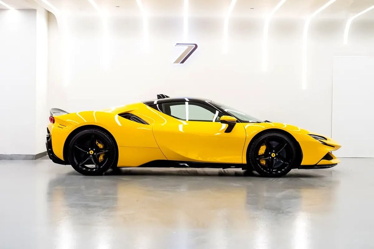 فيراري SF90 ستراديل ASSETTO FIORANO WITH WARRANTY AND SERVICE AL TAYER