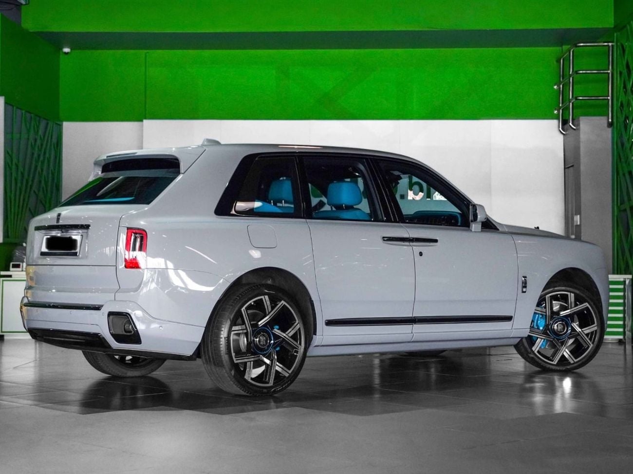 Rolls Royce Cullinan BLACK BADGE