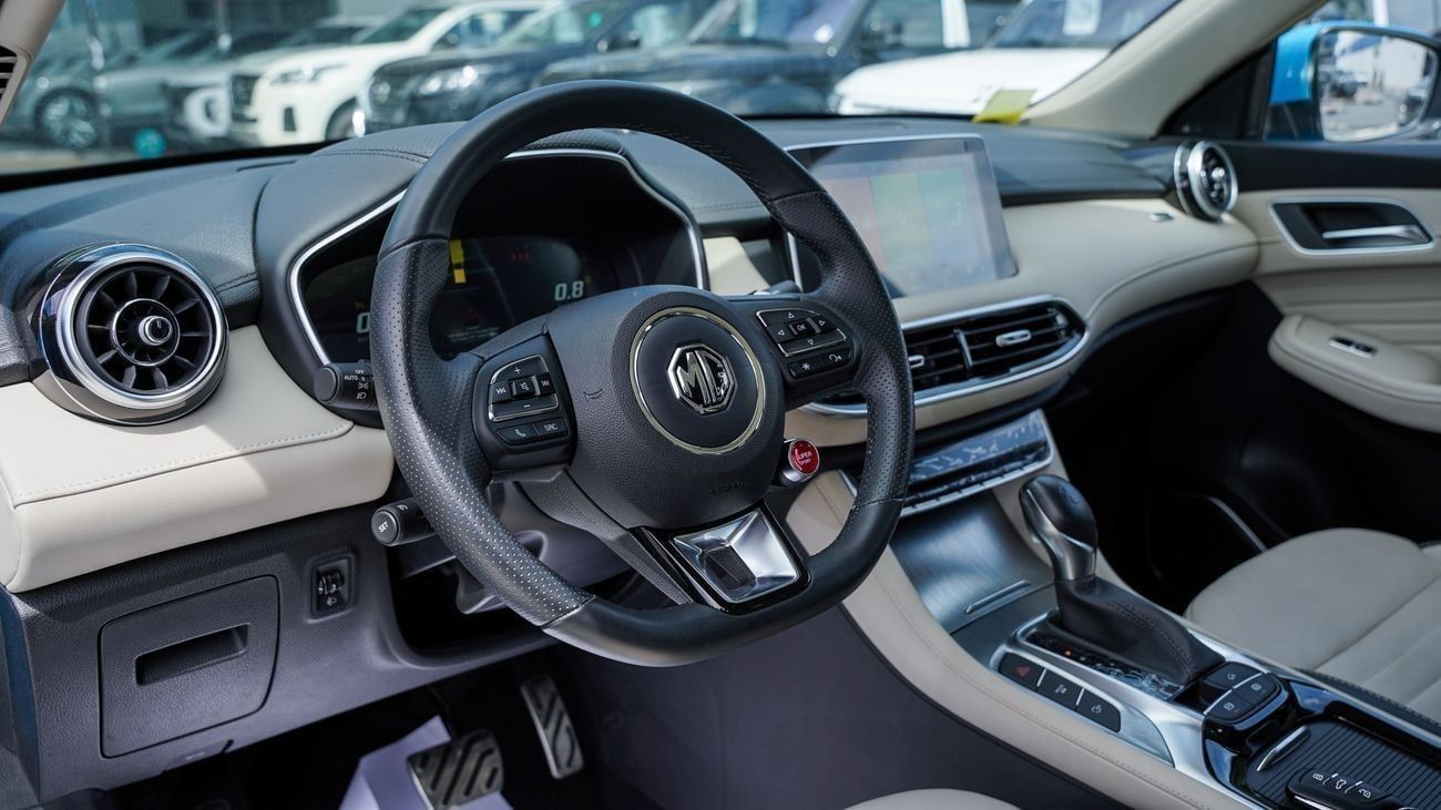 أم جي HS LUXURY