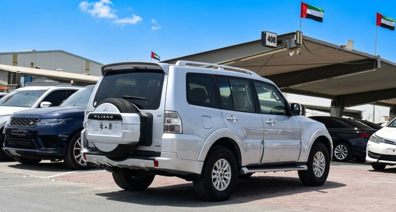 ميتسوبيشي باجيرو GLS MIDDLINE 5 -DOOR -3.5 - نظام الدفع الرباعى - SUV بترول - أوتوماتك - 3.5-6 V