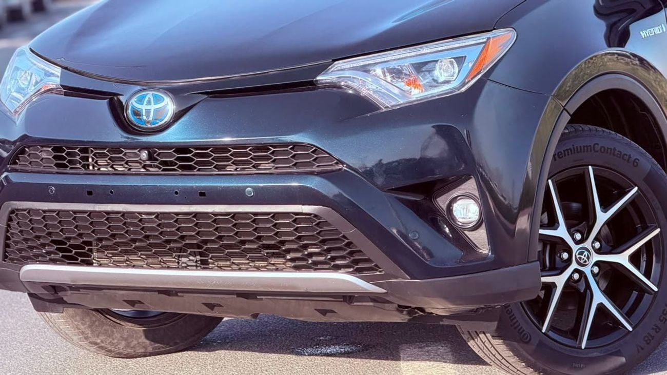 Toyota RAV4 XLE 2018 Model SE sport Edition Hybrid Sunroof , 4x4 , Push button . leather seats and trunk automatic