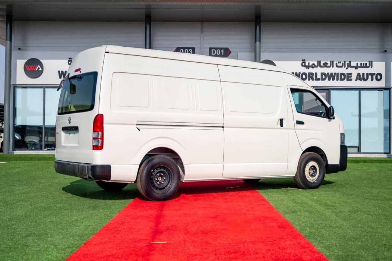 Toyota Hiace PETROL 2.7 HIGHROOF CARGO MANUAL TRANSMISSION